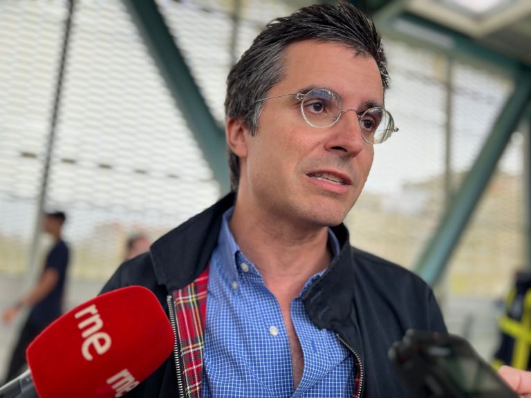 El PP de Santiago lamenta el «erre que erre» de la alcaldesa con el Alba de Compostela y confía en que «recapacite»