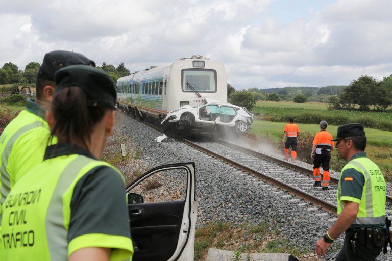 El tercer ocupante del vehículo que fue arrollado por un tren en Lugo ya está en planta