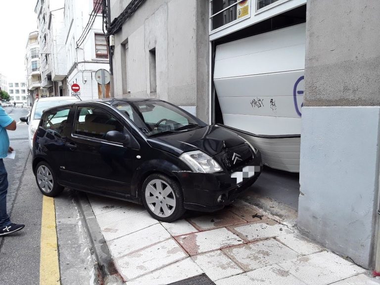 Un peatón que cruzó «repentinamente» una calle motiva un accidente de tráfico en Lugo