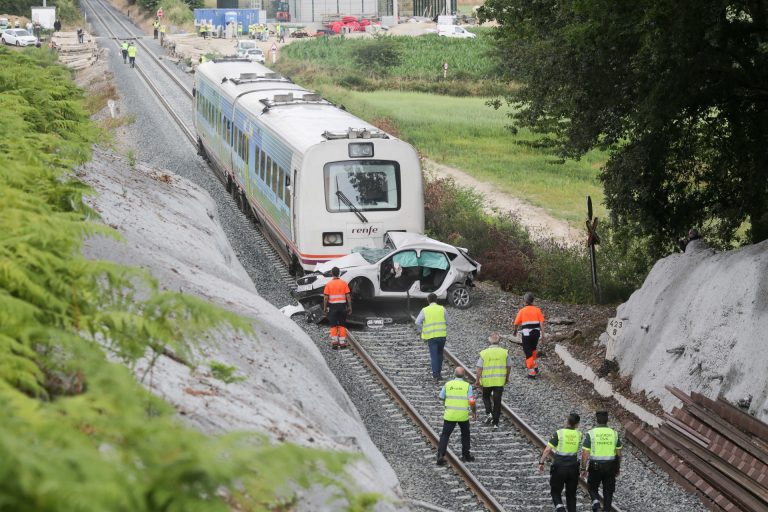 Vecinos de Coeo y Recimil (Lugo) prevén cortar la vía del tren donde se produjo el siniestro a partir de este miércoles