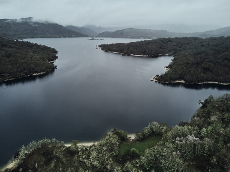 Los embalses gallegos bajan sus reservas algo más de un punto la última semana y se quedan en el 68,7% de su capacidad