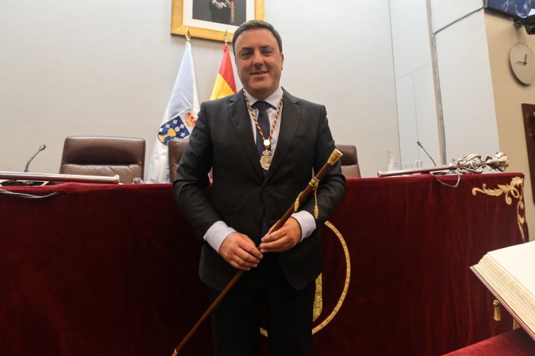 Formoso renueva como presidente de la Diputación de A Coruña con la  despoblación, empleo y protección social como retos