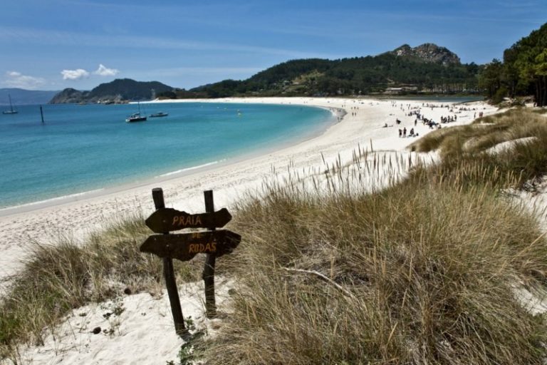 Turismo.- Las Illas Cíes cuelgan el cartel de completo hasta el próximo 20 de agosto