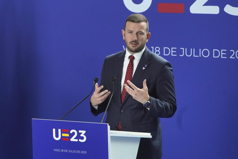 Pesca.- Sinkevicius emplaza la revisión del veto al dictamen del comité científico y Planas cree que «se extralimita»