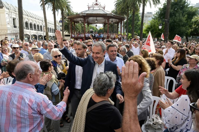 Zapatero llama a las urnas a «defender la democracia» frente los que quieren «mancharla» con «insidias y mentiras»