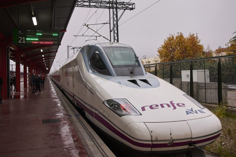 El tráfico del AVE entre Madrid y Galicia crece un 18% en el primer semestre