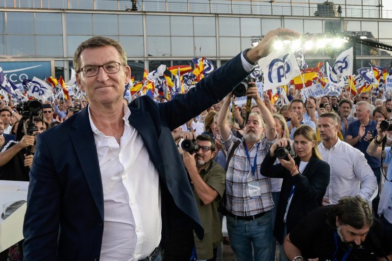 23J.- Feijóo cierra campaña poniendo por «testigo» su labor en Galicia para ser un «presidente de fiar» de toda España