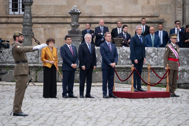 Feijóo, entre gritos de «presidente» en Santiago: «Al Apóstol no se le viene a pedir nada, se viene a dar las gracias»