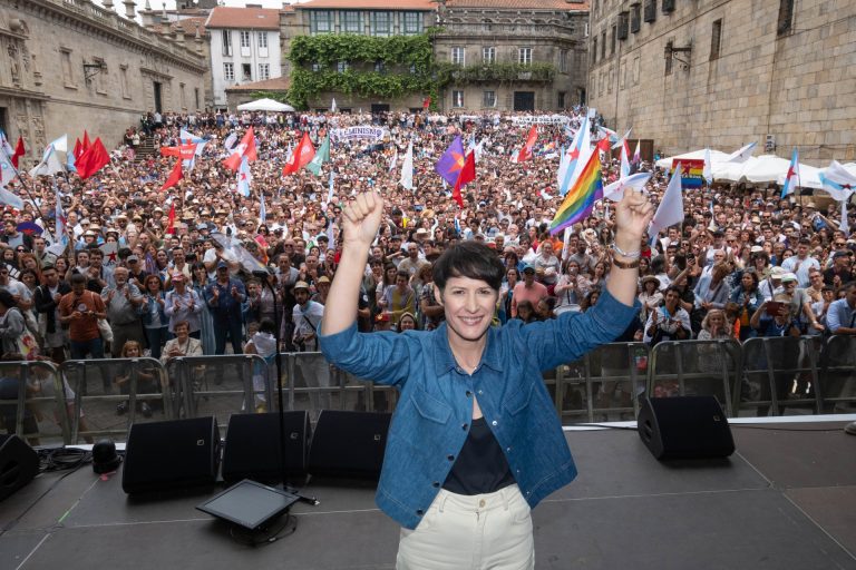 Pontón, ante una Quintana llena: «Daré lo mejor de mí para tener por primera vez a una presidenta en la Xunta»