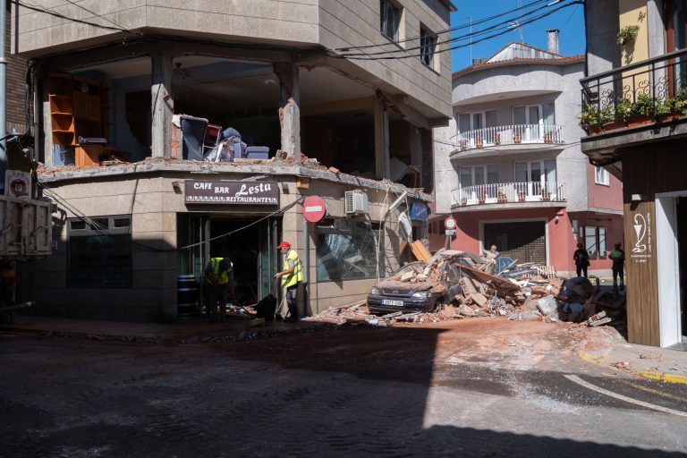 Cuatro heridos tras una explosión registrada en un piso de Ordes (A Coruña)