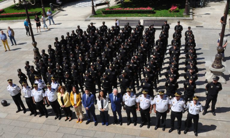 El Gobierno compromete un aumento de plantillas policiales en Galicia, que alcanzan un máximo con casi 9.000 efectivos