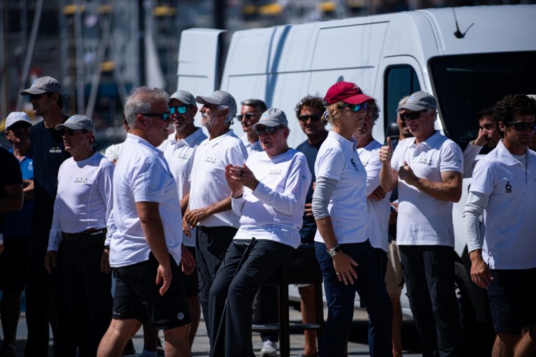 Crónica.- El viento sopla a favor del ‘Bribón’ en Sanxenxo y Juan Carlos I recoge el galardón del primer puesto