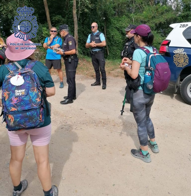 Policías nacionales y portugueses patrullan el Camino de Santiago a su paso por Vigo y Redondela