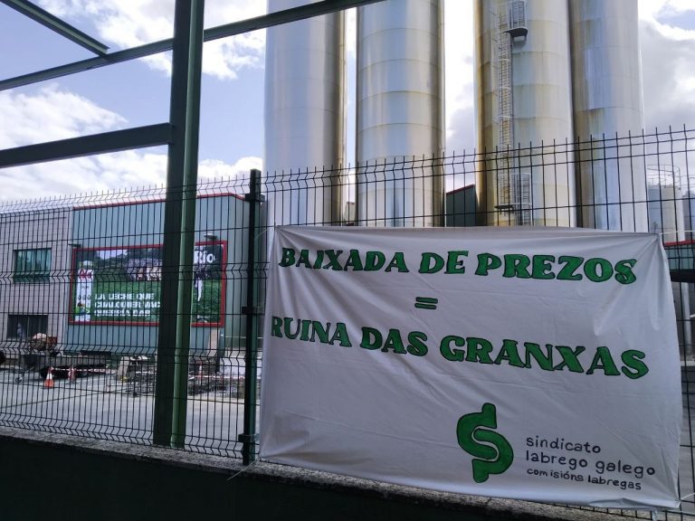 Rural.- El Sindicato Labrego Galego señala a las industrias como responsables de la bajada del precio de la leche