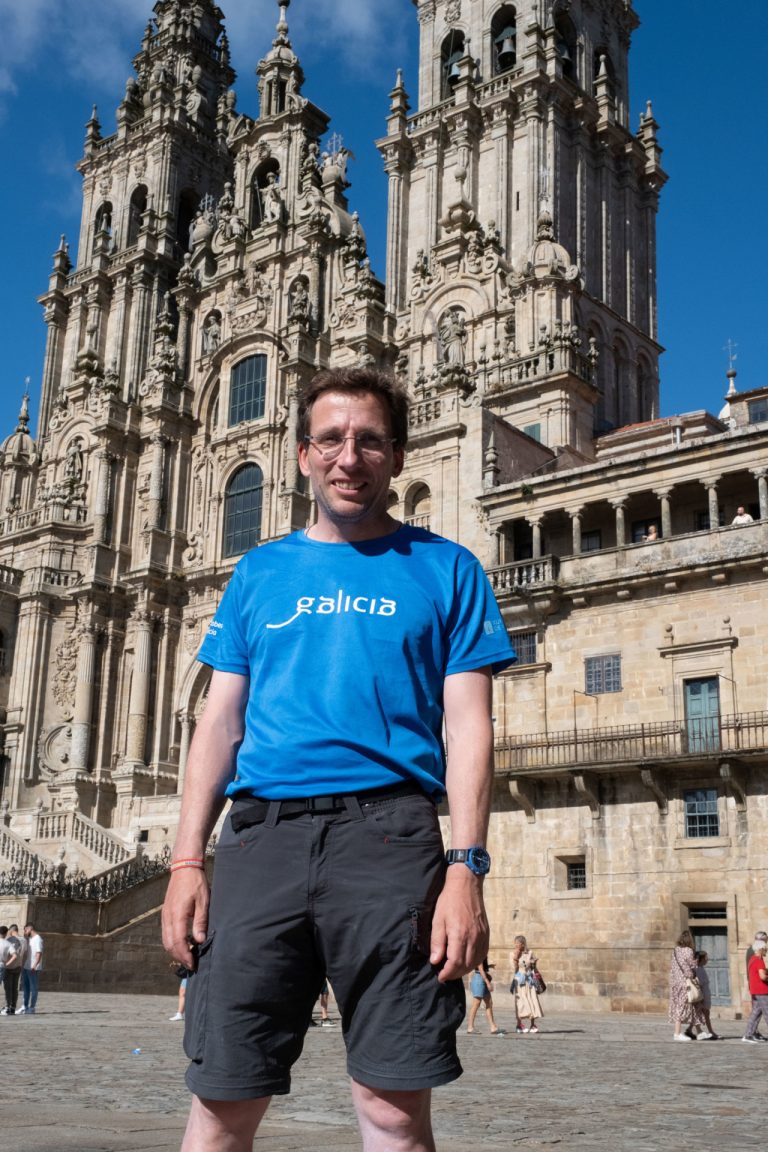 Almeida finaliza el Camino y defiende el civismo «general» de los peregrinos, pero aboga por medidas para la convivencia