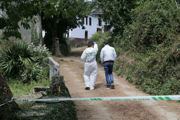 Continúa en la UCI la mujer acuchillada el viernes por un vecino en Samos (Lugo)