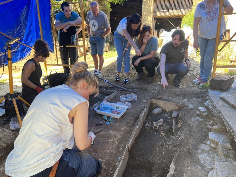 Más de 150.000 euros para profundizar en el estudio de la necrópolis medieval de Combarro, en Mondoñedo