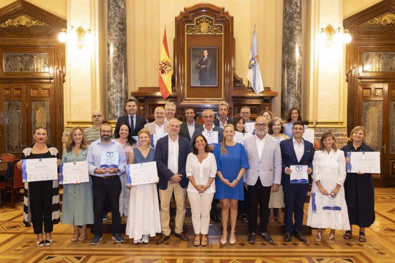Más de una decena de empresas y locales turísticos de A Coruña reciben los sellos turísticos Sicted
