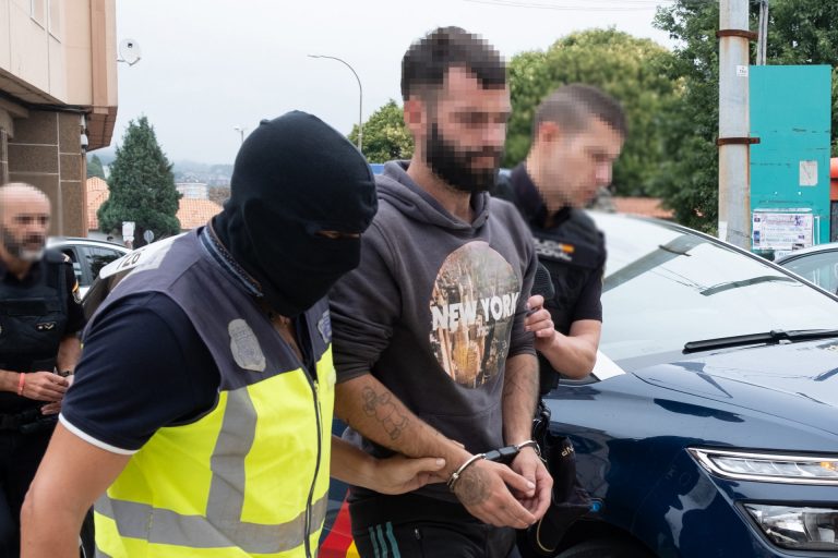 Prisión provisional y sin fianza para el detenido por el alijo de cocaína en un pesquero de Camariñas (A Coruña)