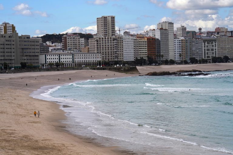 Sucesos.- Muere ahogado un menor de edad en la playa de los Franceses (Ourense)