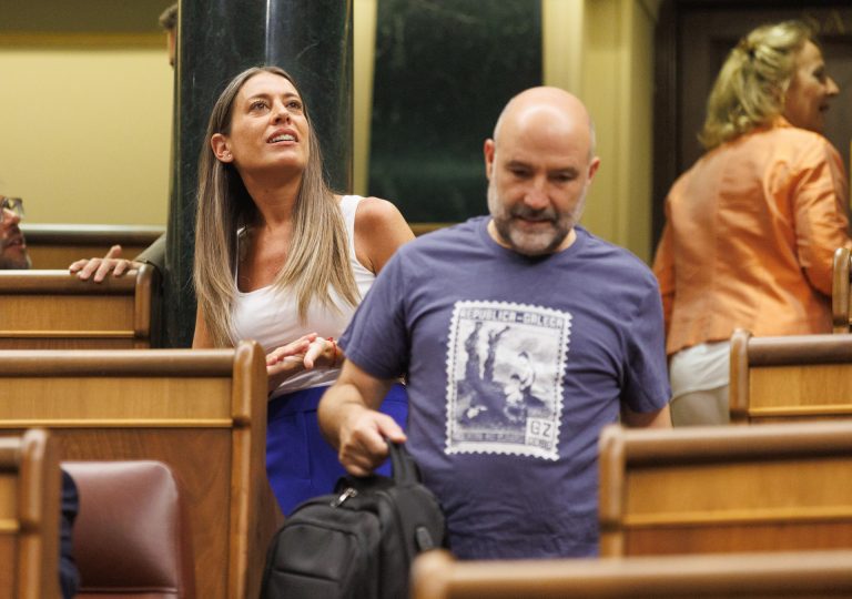 Rego (BNG) promete, «en memoria de Alexandre Bóveda» y en gallego, trabajar para defender «la soberanía» de Galicia