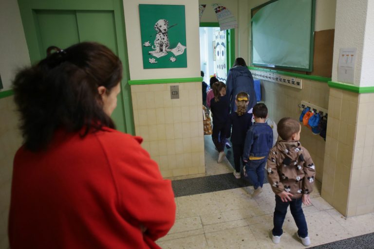 Tres colegios de la provincia de A Coruña no abrirán sus puertas el próximo curso «por falta de alumnado»