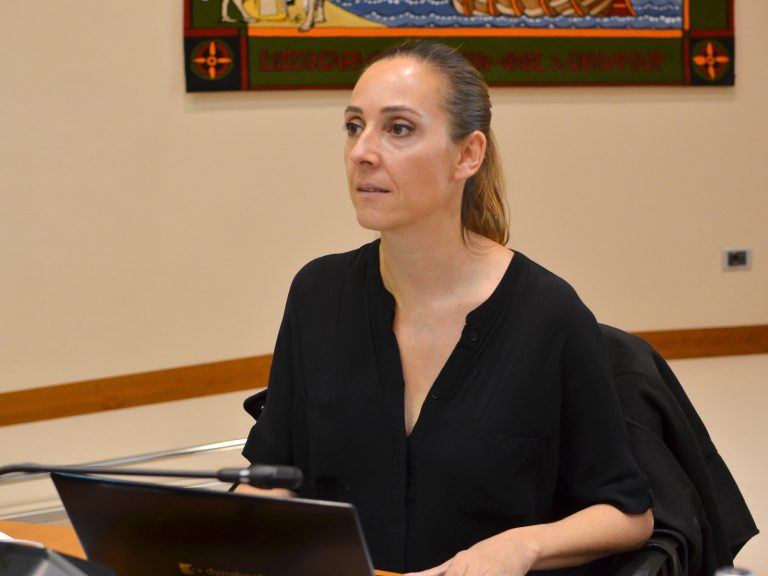 El PSdeG pide a la Xunta un «plan de acción urgente» para paliar las listas de espera en el CHUS
