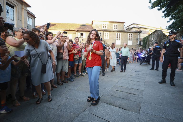 Pontevedra rinde homenaje a su campeona del mundo Tere Abelleira: «Esto será un punto de inflexión para las niñas»