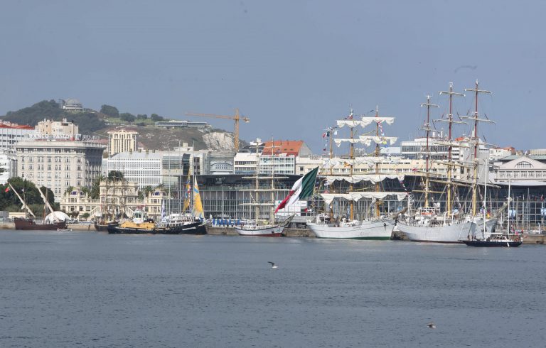 Los veleros de la Tall Ships Races Magallanes Elcano se marchan de A Coruña en dirección Lisboa y Cádiz