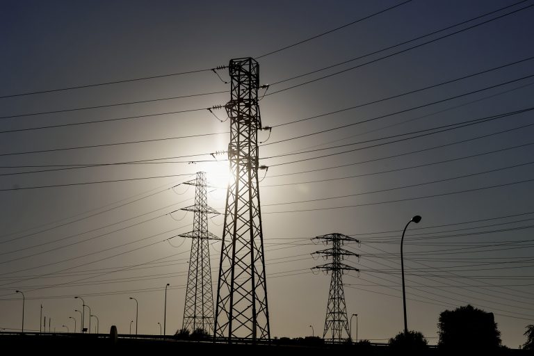 El precio de la luz sube un 14,4% este martes y vuelve a superar la cota de los 100 euros/MWh