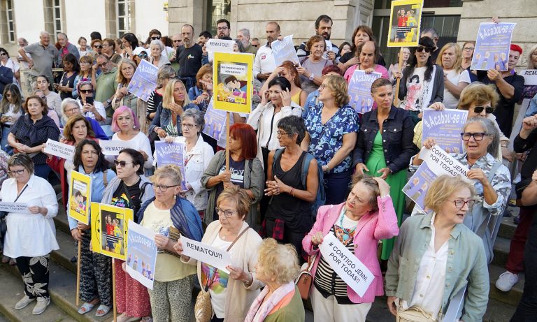 Cientos de personas claman en Galicia contra el machismo en el deporte y trasladan su apoyo a Jenni Hermoso