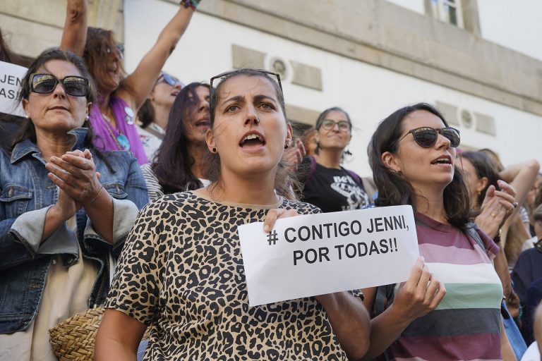 La alcaldesa de A Coruña ve «impropio» el comportamiento de Rubiales y destaca la «respuesta social»