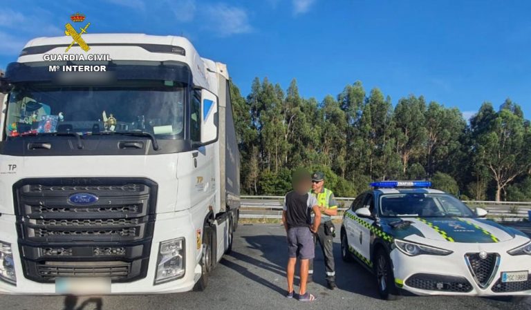 Inmovilizado en A Cañiza un camionero portugués que dio positivo en drogas y había superado el tiempo de conducción