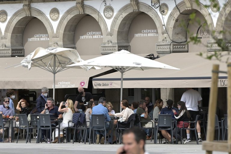 El Ayuntamiento de A Coruña ultima una ordenanza por el uso de la hostelería de terrazas en zonas de aparcamiento