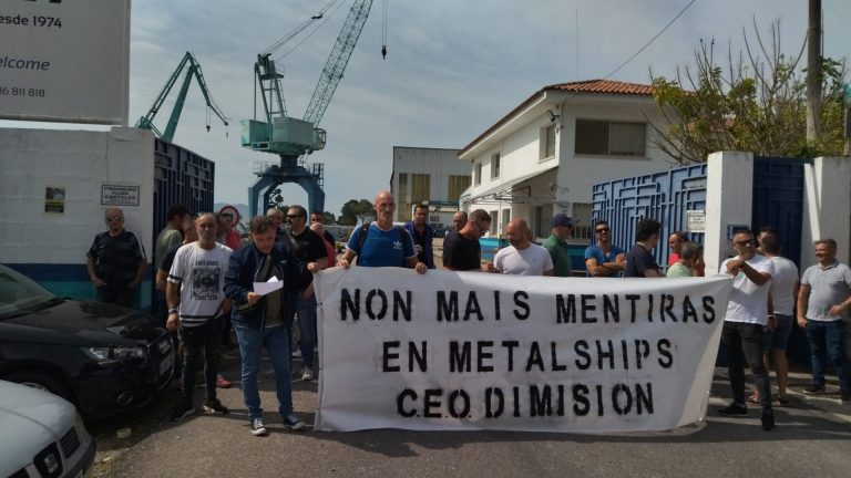 Nueva concentración en protesta por los despidos en Metalships, en la décima jornada de huelga indefinida