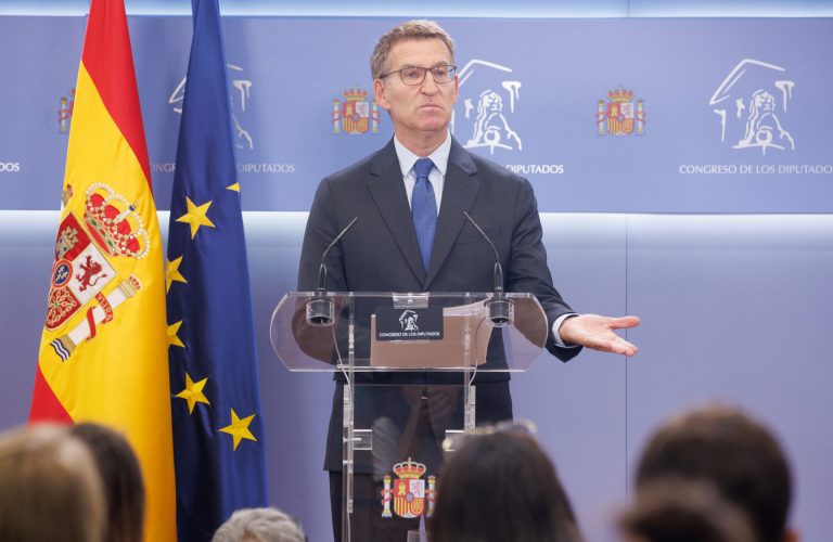 Feijóo censura que «se impongan» lenguas cooficiales en el Congreso y pregunta si se trasladará a la escuela en Cataluña