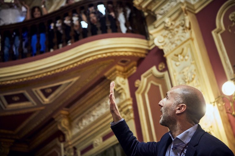 El alcalde de Ourense afea a PP, PSOE y BNG «no condenar» la agresión por la que denunció al editor de ‘La Región’