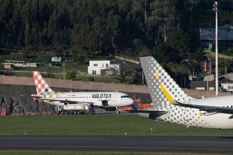 Los tres aeropuertos gallegos ganan pasajeros en agosto, con cifra récord en Santiago