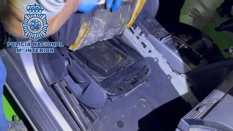 Ingresa en prisión tras ser detenido en Ferrol con dos kilogramos de cocaína, ocultos bajo un asiento de un vehículo