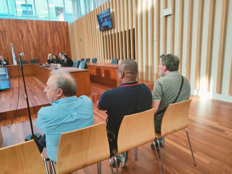 Un letrado de la administración acusado de apropiarse de 241.000 euros de un juzgado de Vigo acepta un año de cárcel