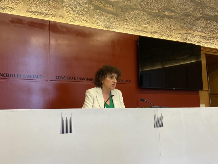 La alcaldesa de Santiago espera que el Ecofin ponga el foco en la economía de «las personas»