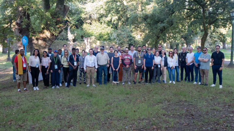 Ministros de América Latina hacen un tramo del Camino de Santiago como «metáfora de los desafíos» que afronta la región