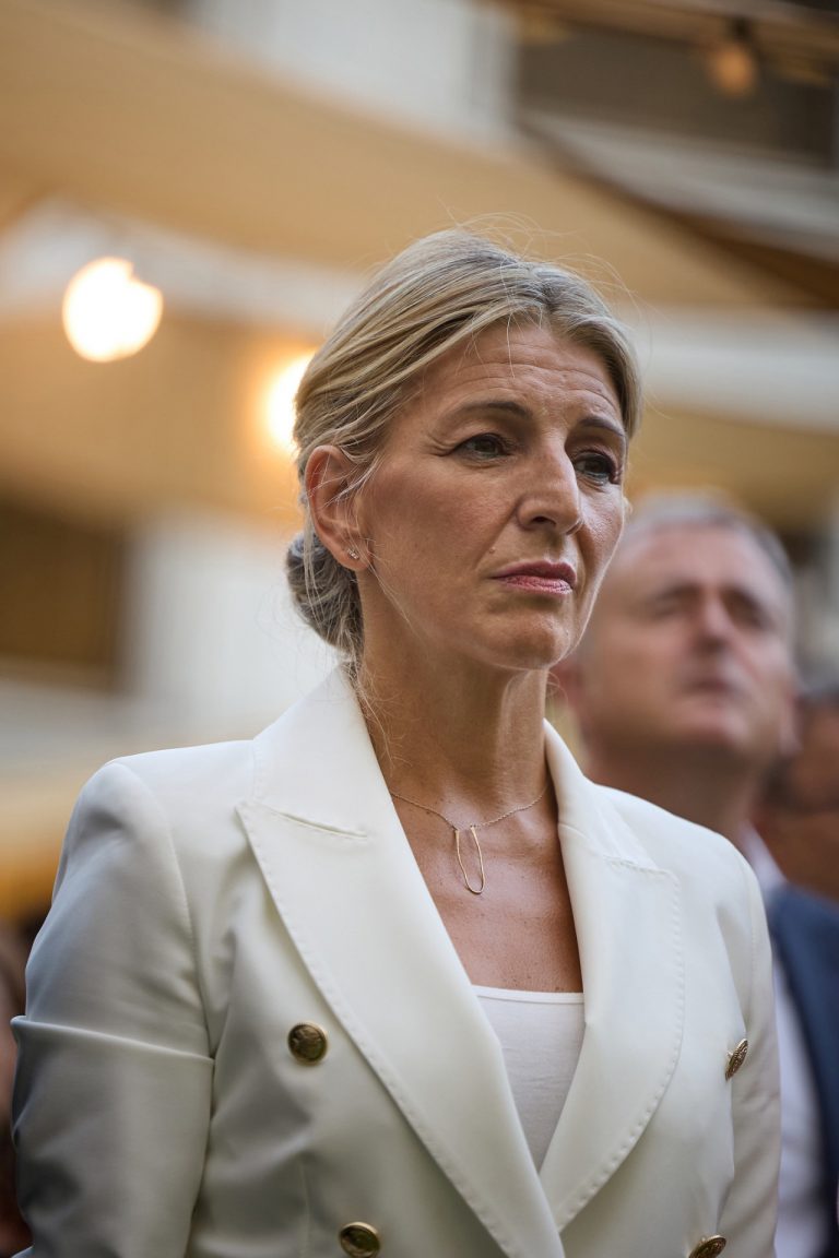 Cancelada la visita de Yolanda Díaz a la RAG por problemas técnicos del avión en el que iba a viajar la vicepresidenta