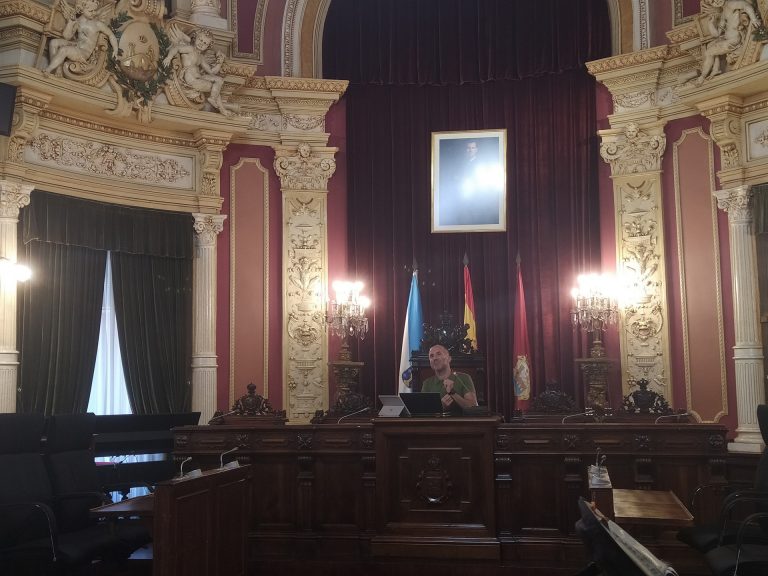 El alcalde de Ourense asegura que el editor de La Región «admitió» ante la Policía una agresión y esgrime un texto