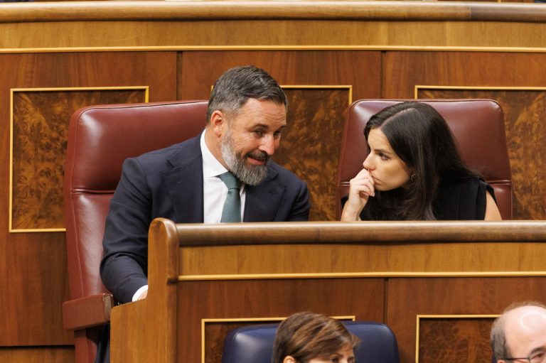 Los diputados de Vox abandonan el hemiciclo del Congreso durante la intervención en gallego de Besteiro