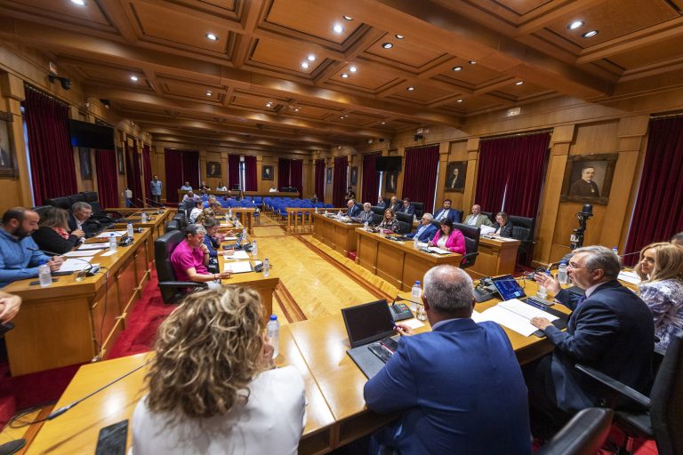 El PSdeG presentará una moción en la Diputación de Ourense para «fiscalizar y racionalizar» el uso de coches oficiales