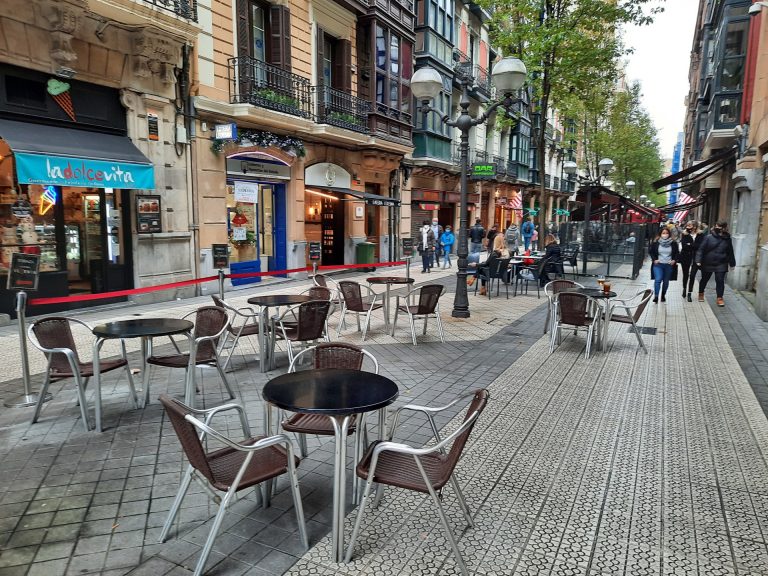 Las ventas del sector servicios suben un 3,9% en julio en Galicia, más del doble que la media