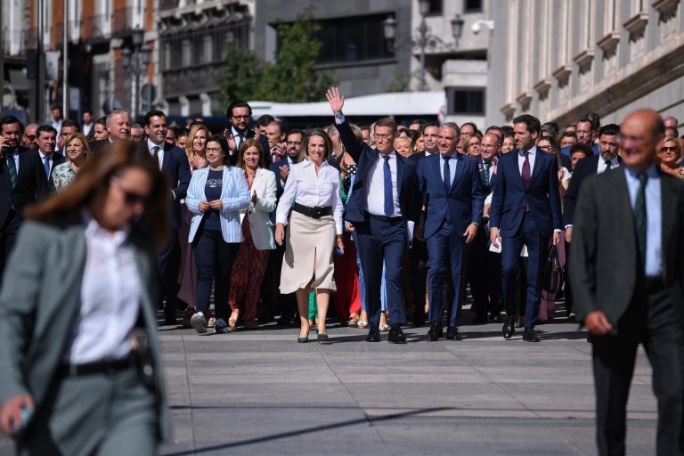 Comienza el debate de investidura de Feijóo, con sus presidentes autonómicos en la tribuna de invitados