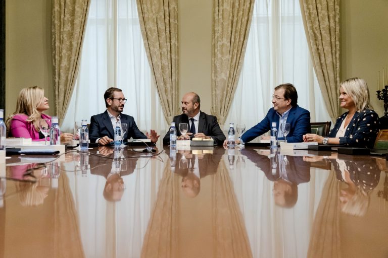 PP y PSOE se reparten los puestos de las primeras comisiones del Senado con Carmela Silva en la del Reglamento