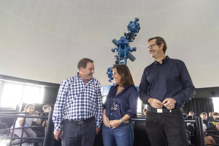 La Casa de las Ciencias de A Coruña incorpora un nuevo proyector para mejorar las experiencias inmersivas